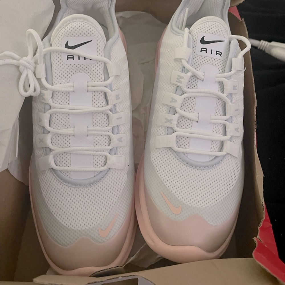 Womens Nike Air Max Axis